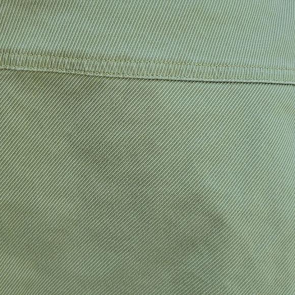 Banana Republic Y2K Utility Cargo Crop Pants in Military Green Size 12 - Picture 4 of 4